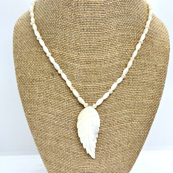 VINTAGE MOTHER OF PEARL MOP CARVED LEAF PENDANT NECKLACE PEARLS 925 STERLING - Picture 1 of 15